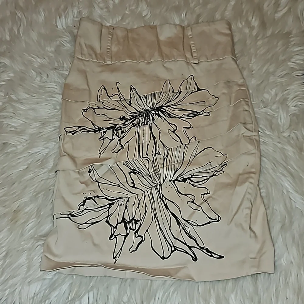 Dots Floral Pencil Skirt – Beige – Size 5/6 Juniors